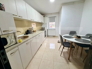 Apartament 3 camere, 70 mp, zona Sud - imagine 3