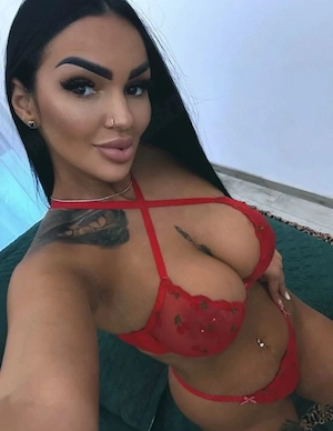 Bună , Brunetă reală, pasională fac confirmare video , prima oară la voi Kiss !