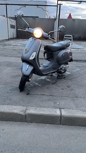 Vand scuter Piaggio Vespa - imagine 3