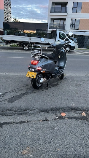 Vand scuter Piaggio Vespa - imagine 2