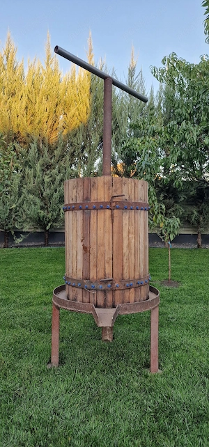 Vând teasc presă struguri 