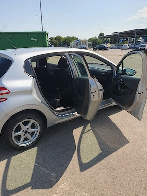 Peugeot 208 - imagine 2