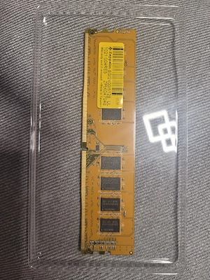 Vand  2 placute ram ddr4 8gb 2400mhz Adata si Zeppelin