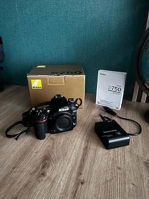 Nikon D750 Aparat Foto DSLR 24MP CMOS Body - 22.367 de cadre