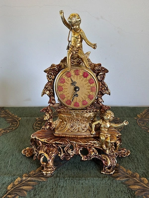 Ceas de șemineu (pendulă) vintage stil baroc, cu heruvimi, metal aurit