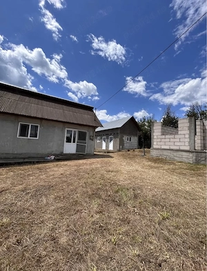 Casa si teren de vanzare