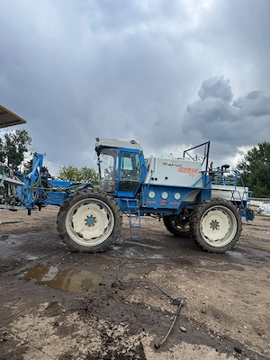 Matrot M440, 1992   mașină de erbicidat autopropulsată, 6.400 kg