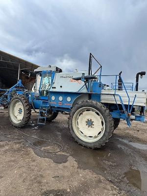 Matrot M440, 1992   mașină de erbicidat autopropulsată, 6.400 kg - imagine 2