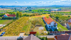 Teren 1.200 mp | Feldioara str Monumentului | Imprejmuit | - imagine 3