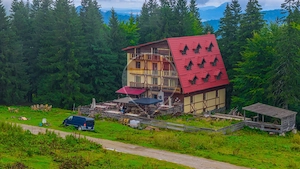 CABANĂ MONTANĂ | RÂȘNOV | 710 MP UTILI | TEREN 4.300 MP |