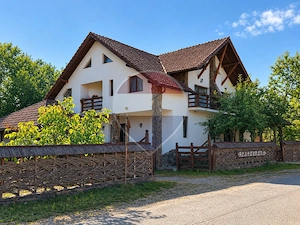 Hotel / Pensiune cu 4 camere de vânzare