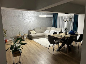 Vand apartament cu 3 camere