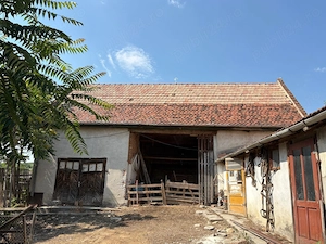 Casă tradițională cu curte mare și șură, în localitatea Cut, județul Alba - imagine 7