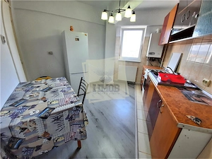 Apartament cu 2 camere decomandate si balcon pe Bulevardul Mihai Viteazu de inchiriat - imagine 6