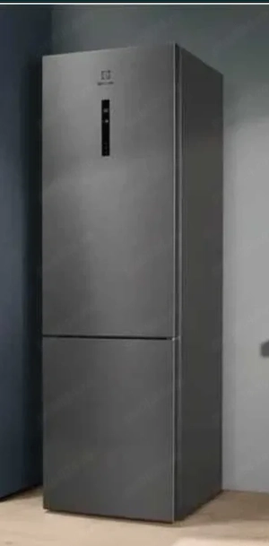Vand Combina Frigorifica marca Electrolux model LNT7ME34X2