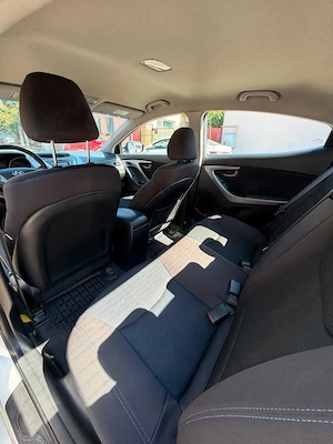 Hyundai Elantra sedan 2012 - imagine 8