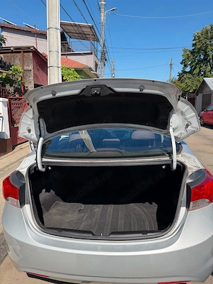 Hyundai Elantra sedan 2012 - imagine 10