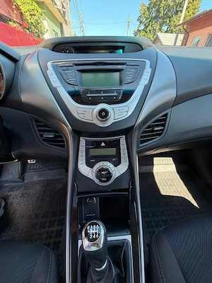 Hyundai Elantra sedan 2012 - imagine 7