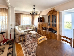 Apartament 3 camere, 80 mp, 2 balcoane, zona Centrala