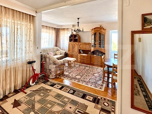 Apartament 3 camere, 80 mp, 2 balcoane, zona Centrala - imagine 3