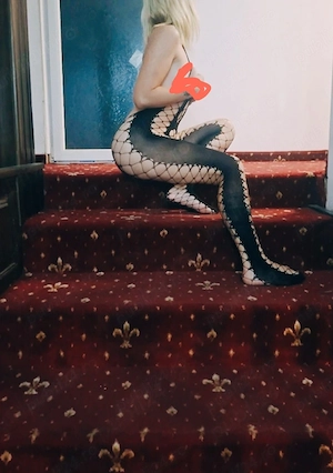 Buna mă Numesc Viky bună Claudia 31 de ani