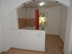 Apartament 2 camere decomandat, parter inalt, zona centrala -  aproape de Kaufland si Lidl, 80 mp - imagine 9