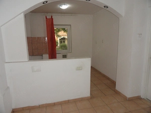 Apartament 2 camere decomandat, parter inalt, zona centrala -  aproape de Kaufland si Lidl, 80 mp - imagine 8