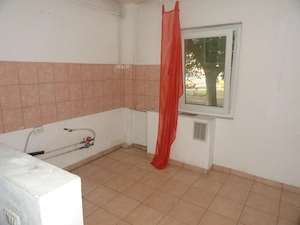 Apartament 2 camere decomandat, parter inalt, zona centrala -  aproape de Kaufland si Lidl, 80 mp - imagine 12