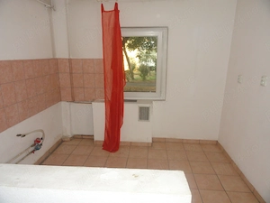 Apartament 2 camere decomandat, parter inalt, zona centrala -  aproape de Kaufland si Lidl, 80 mp - imagine 11