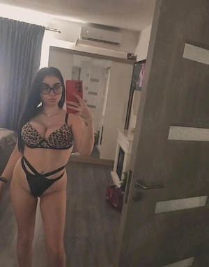 nou in oras Anna Hungarian girl