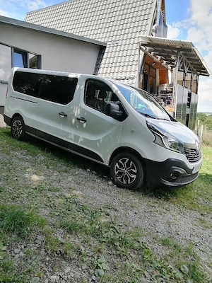 Vând Renault Trafic 8 +1 aproape nousau schimb cu autorulota 
