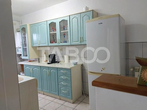 Pret Avantajos-Apartament 50 mpu 2 camere etaj 3 pivnita Cisnadie - imagine 2