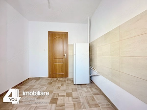 Apartament 2 camere ,Boul Rosu, 53 mp, et. 3 4 , spatios  - imagine 10