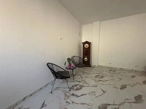 Inchiriez spatiu comercial Resita zona politiei 76 mp, 2 incaperi , 2 bai  acces fata- spate - imagine 4
