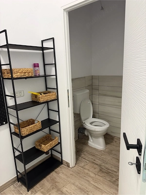 Inchiriez spatiu comercial Resita zona politiei 76 mp, 2 incaperi , 2 bai  acces fata- spate - imagine 5