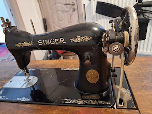 Mașina de cusut Singer