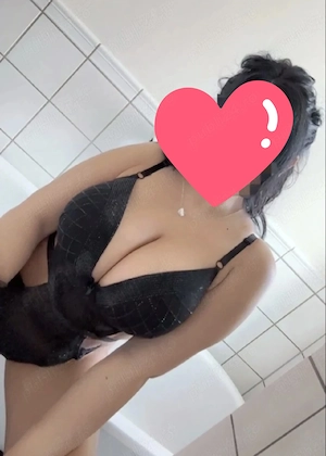 Brunetă cum îți dorești tu!.