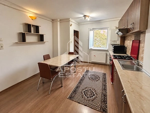 Apartament cu 3 camere,semidecomandat,centrala proprie ,zona Girocului