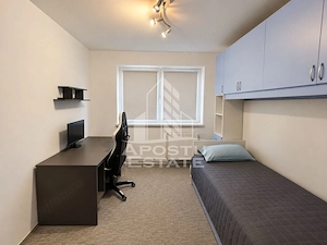 Apartament cu 3 camere,semidecomandat,centrala proprie ,zona Girocului - imagine 6