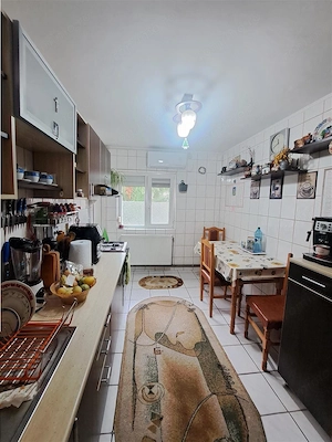 3 CAMERE, ETAJ 1, DECOMANDAT, CENTRALA TERMICA, ZONA SOARELUI! - imagine 9