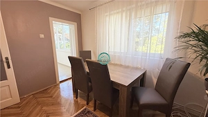 Vand apartament cu 4 camere pe 2 niveluri in casa in Reghin - imagine 2