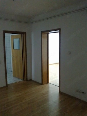 Închiriez 3 camere Chirigiu - imagine 2