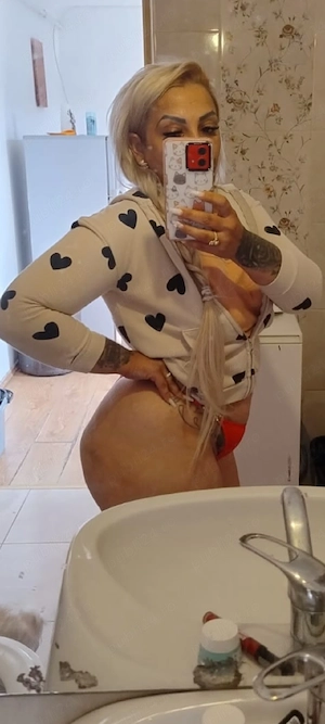 Blonda reală sexi !