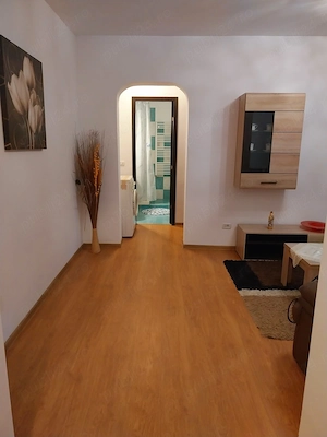 Închiriez apartament cu 2 camere - imagine 2
