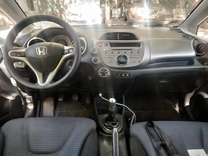 Închiriez Honda Jazz 2009 benzină, cutie manuală  - imagine 4