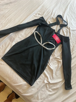 Rochie neagra cu detalii cu sclipici