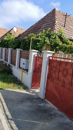 Casa de vânzare 70m teren 11 ari loc Ungheni - imagine 2