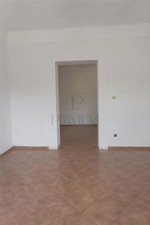Spatiu comercial - zona excelenta - centrala proprie - aer conditionat - 60 mp - imagine 3