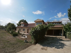 Casă Spațioasă și Modernă de Vânzare în Amara, Ialomița   Str. Eroilor nr. 13 - imagine 2