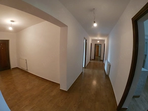 Casă Spațioasă și Modernă de Vânzare în Amara, Ialomița   Str. Eroilor nr. 13 - imagine 10